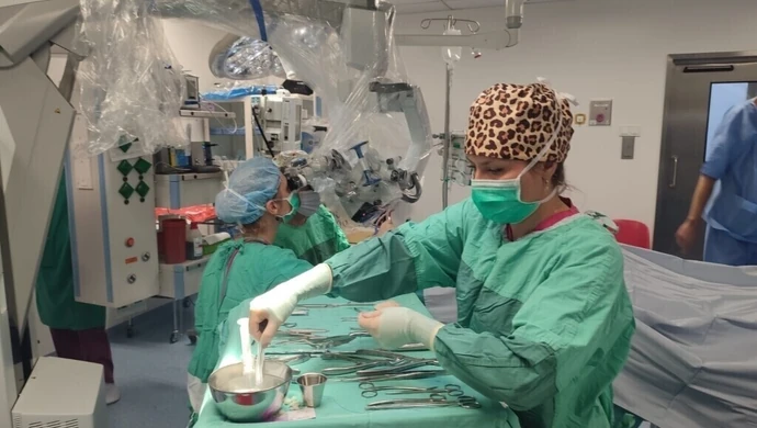 Lekarze z Bełchatowa usunęli guza mózgu z pomocą mikroskopu i GPS