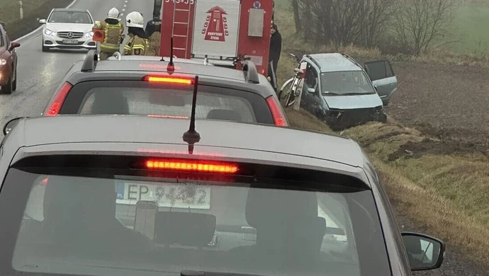 Pijany kierowca wylądował w rowie (FILM)