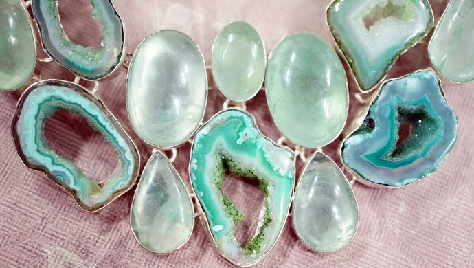 Apatyt - minerał o wielu kolorach. Poznaj, w czym tkwi jego piękno