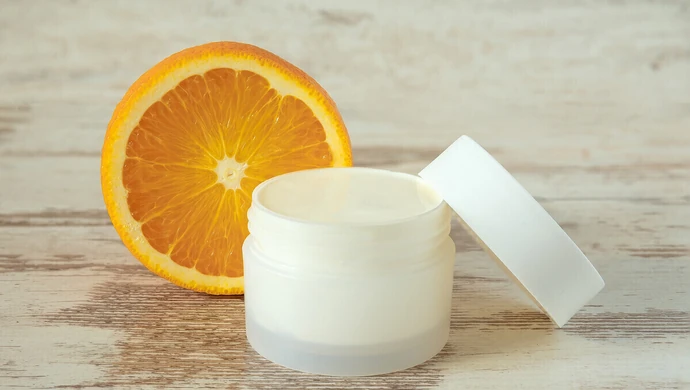 Elastyczność i młodość skóry dzięki kremowi z witaminą C – jak to działa?