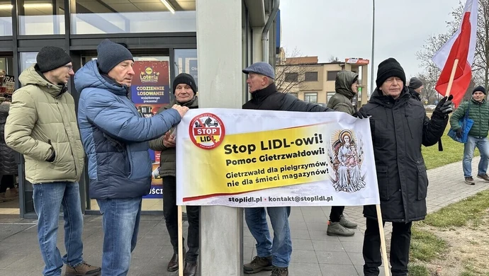 Protestowali pod Lidlem