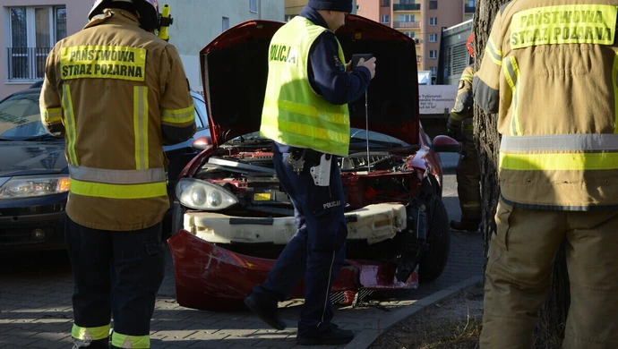 Zderzenie pojazdów przy Hali Targowej w Piotrkowie. Kierowca wymusił pierwszeństwo
