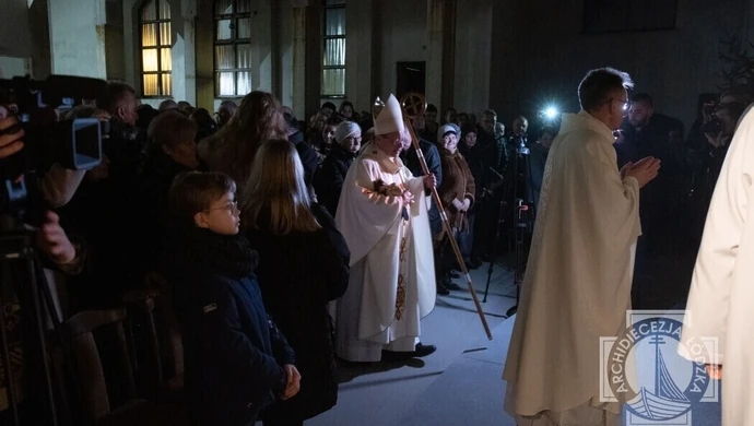 Kard. Ryś podczas Pasterki w Bełchatowie: Jezus mówi: nie narzucisz pokoju siłą!