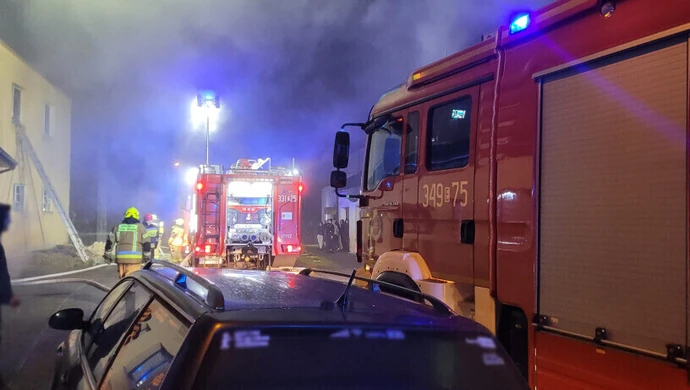 Palił się pustostan. Interweniowały cztery zastępy straży pożarnej