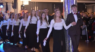 Studniówkowy szał czas zacząć. Pierwsi bawili się uczniowie TPS-u [ZDJĘCIA]