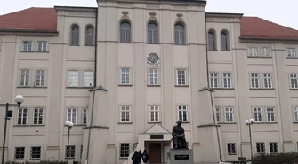 Awanse i spadki. Piotrkowskie szkoły w najnowszym rankingu "Perspektyw"