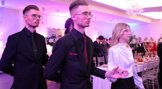 Rzucili się w wir studniówkowego szaleństwa! [ZDJĘCIA]