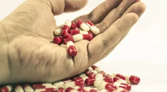 Uzależnienie od leków &#8211; wywiad z doktorem Sławomirem Wolniakiem