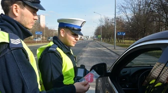 "Zwolnij! Jak kocha to poczeka". Walentynkowa akcja piotrkowskiej policji