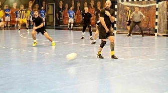 Met - Stal atakuje podium