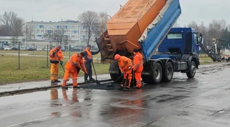 Utrudnienia na Wolborskiej. Ekipy łatają dziury