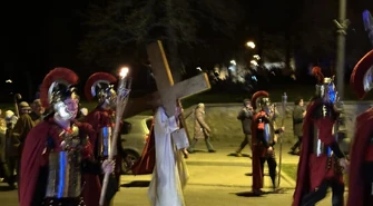 Tłumy na drodze krzyżowej ulicami Piotrkowa ZDJĘCIA FILMY