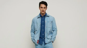 Jak stylizować koszulę jeansową męską, aby zawsze wyglądać na czasie?