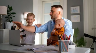 Przewodnik po procedurze ubiegania się o urlop ojcowski. Co warto wiedzieć?