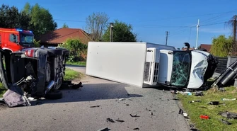 Wywrócone pojazdy i złamany słup energetyczny. Groźny wypadek w Witowie