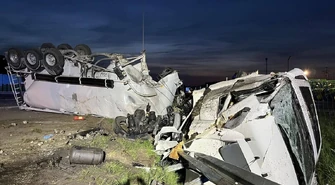 Ciężarówka dachowała na S8 (ZDJĘCIA)