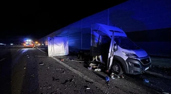 Zderzenie ciężarówki i dostawczaka na A1