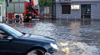 Nagła ulewa zalała ulice Piotrkowa ZDJĘCIA FILMY
