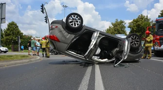 Zderzenie trzech samochodów w Piotrkowie. Zobacz nagranie z czwartkowego wypadku