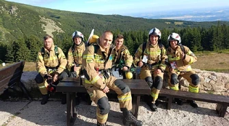 Strażacy z OSP w Parzniewicach i Rozprzy zdobyli Śnieżkę