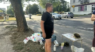 11-letni Kacper zbiera na wycieczkę do Krakowa. Na ulicy sprzedaje m.in lemoniadę