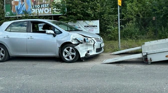 Zderzenie dwóch samochodów na skrzyżowaniu Żelaznej i Roosevelta