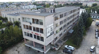 Były budynek Biblioteki Pedagogicznej popada w ruinę [Zdjęcia, Film]