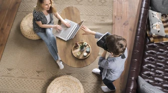 Ponadczasowy dywan do salonu &#8212; na co postawić?