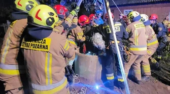 Strażacy wyciągnęli barana ze studni głębinowej FILM