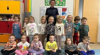 Kilka słów o bezpieczeństwie &#8211; spotkanie policjantki z przedszkolakami