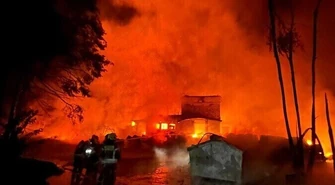 Pożar zakładu olejów i smarów w Tomaszowie