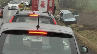 Pijany kierowca wylądował w rowie (FILM)