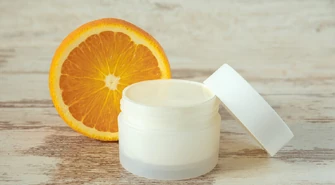 Elastyczność i młodość skóry dzięki kremowi z witaminą C &#8211; jak to działa?