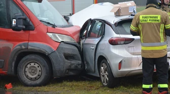 Zderzenie busa i osobówki w Żarnowicy