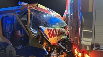 Najpierw zderzyły sie dwa auta potem w straż uderzyła karetka, a w nią policja