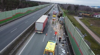 Groźny wypadek na S8 w Piotrkowie ZDJĘCIA