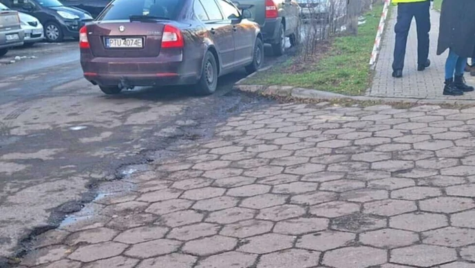 Dziwny wypadek w Piotrkowie. Jedna osoba została ranna