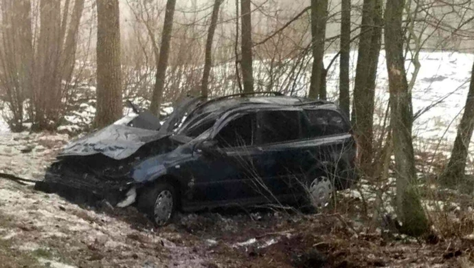 Wypadek na Wolborskiej. Samochód wypadł z drogi