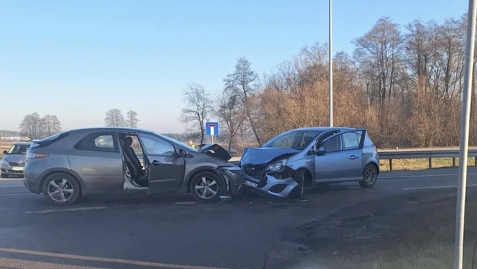 Czołowe zderzenie na wiadukcie w Rakowie