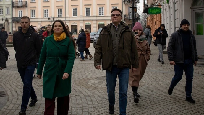 Szymon Hołownia z wizytą w Piotrkowie Trybunalskim &#8211; spotkania, rozmowy i zbieranie podpisów