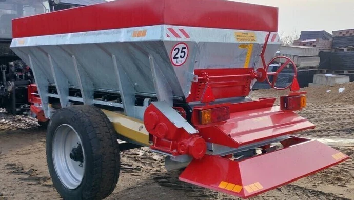 Gmina Gorzkowice zakupiła rozsiewacz do piasku i soli