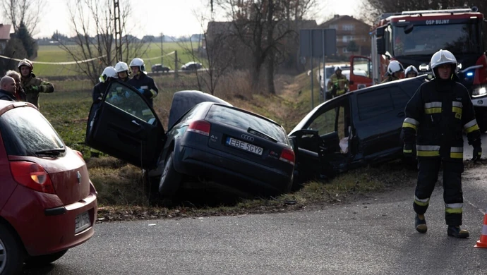Wypadek w Bujnach: Zderzenie dwóch osobówek