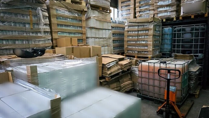 Służby rozbiły zorganizowaną grupę przestępczą, która nielegalnie produkowała detergenty. 5 osób zostało zatrzymanych