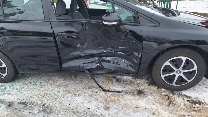 Zderzenie trzech aut na Wschodniej w Zalesicach