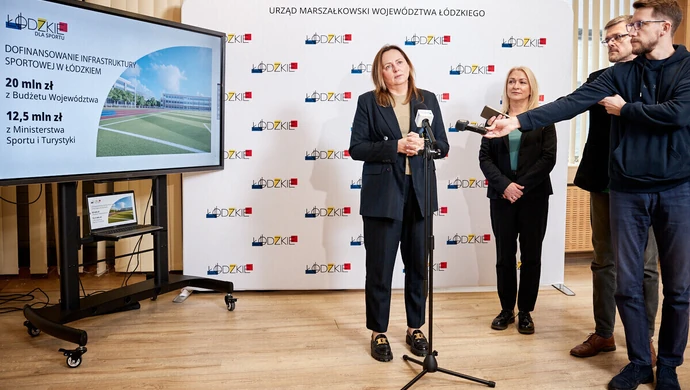 Łódzkie dokłada do boisk, basenów i hal
