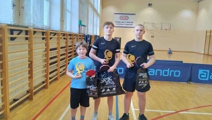 Turniej tenisa stołowego w OSiRze pod hasłem "Ferie po to są robione byś nie spędzał ich z ajfonem"