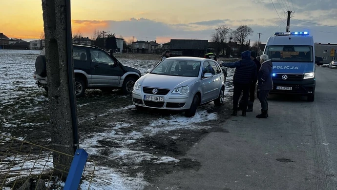O włos od tragedii. Auto utknęło na przejeździe - [AKTUALIZACJA]