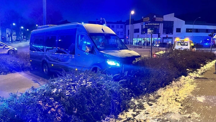 Wypadek na skrzyżowaniu Armii Krajowej i Słowackiego. Cztery osoby w szpitalu