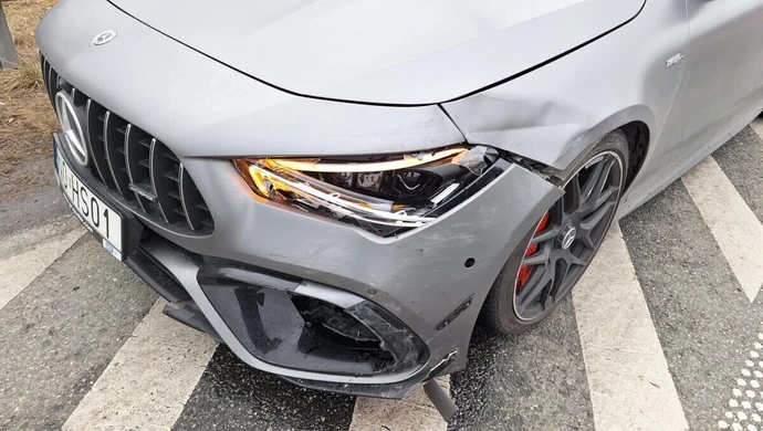 Zderzenie dwóch samochodów w Srocku