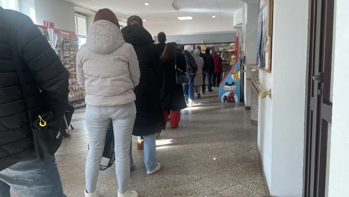 Gigantyczne kolejki w placówkach Poczty Polskiej w Piotrkowie